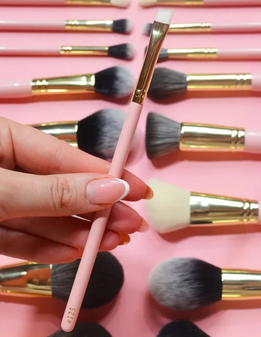 P. Louise P.Louise #125 Angled Liner Brush- Single Brushes|Liner